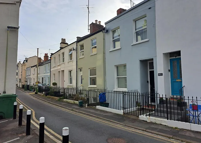 Charming Town Centre 2 Bed House
