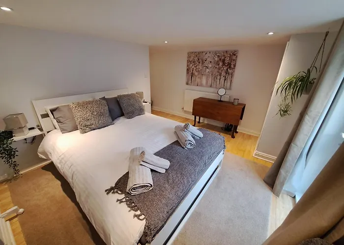 Charming Town Centre 2 Bed House