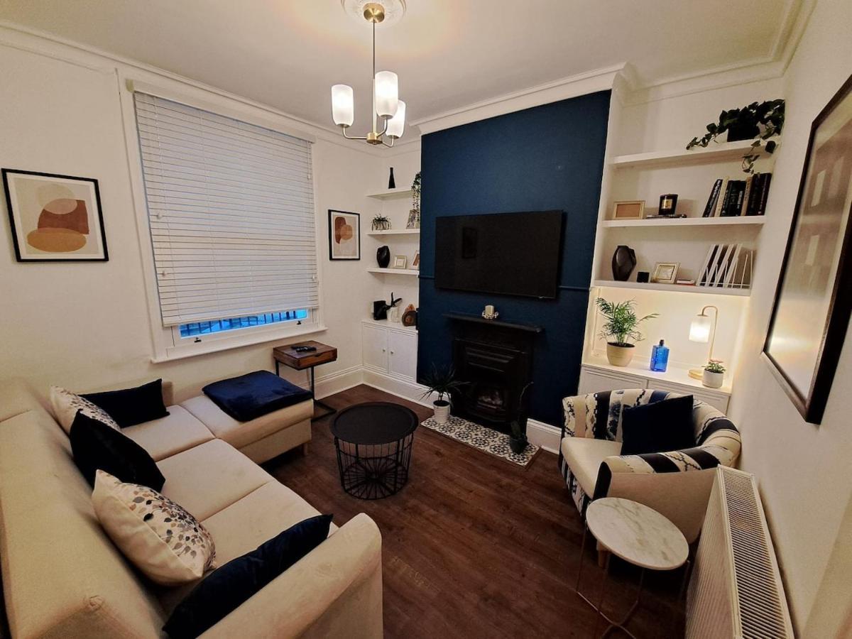 Charming Town Centre 2 Bed House *