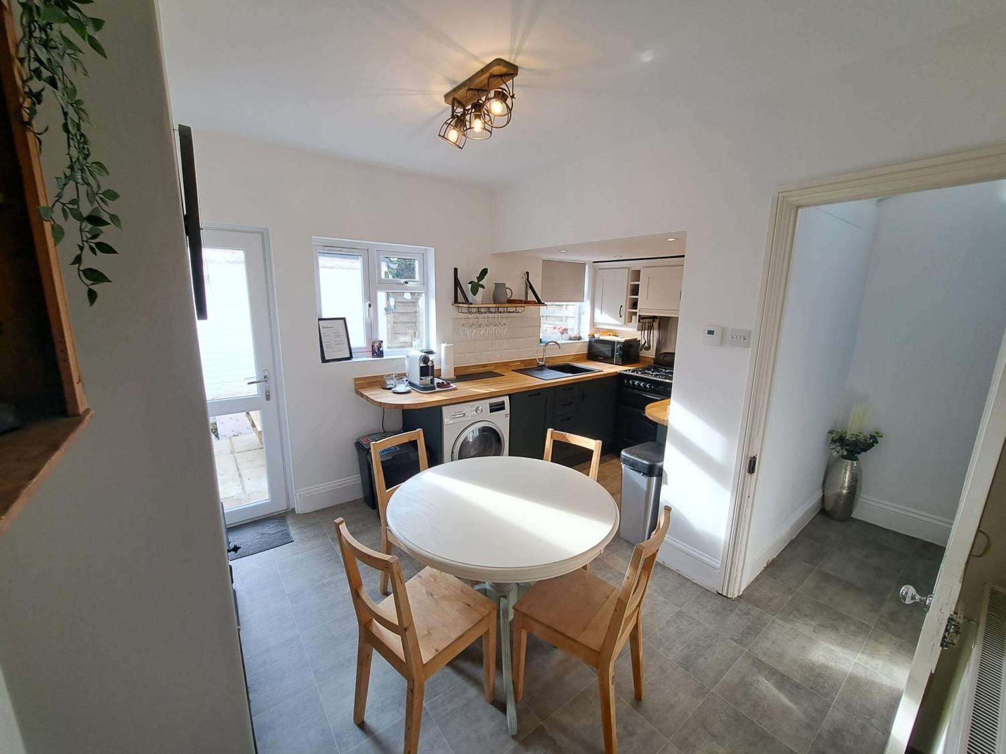 Дом отдыха Charming Town Centre 2 Bed House Челтенхам